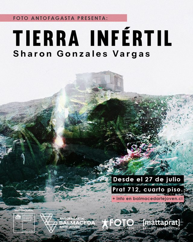 Obras fotográficas de la exposición Tierra Infértil que muestran la vida cotidiana en los campamentos de Antofagasta