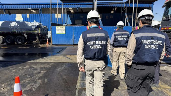 Fachada de la planta procesadora de residuos industriales RECIMAT en el parque industrial de Calama