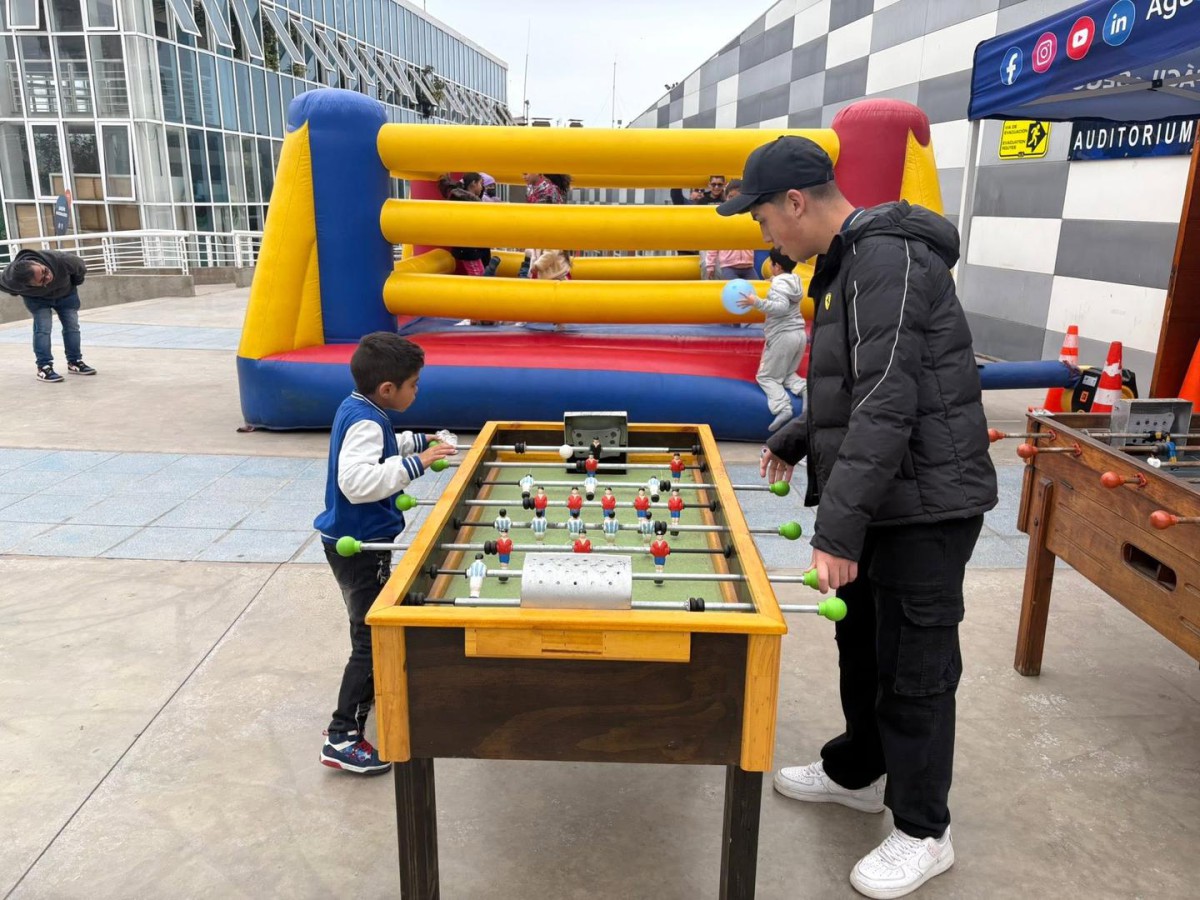 UN DÍA PARA OLVIDAR EL CÁNCER: ONCOFELIZ INVITA A APORTAR EN LA FIESTA DE 74 NIÑOS ONCOLÓGICOS Niños oncológicos celebrando en una fiesta de la Corporación Oncofeliz en Antofagasta