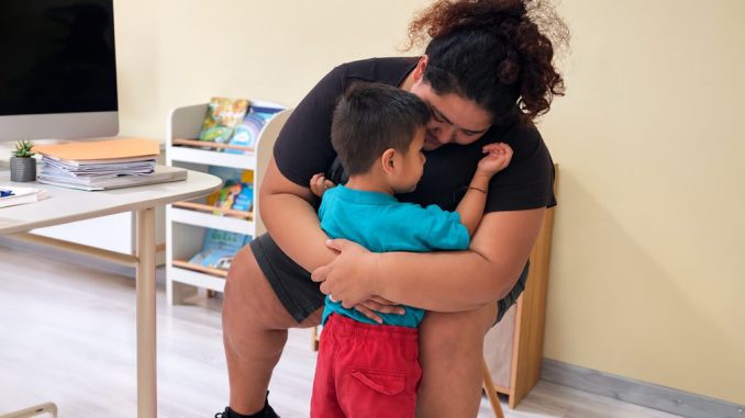 Voluntarios de Aldeas Infantiles SOS trabajando en terreno para la Colecta 2026
