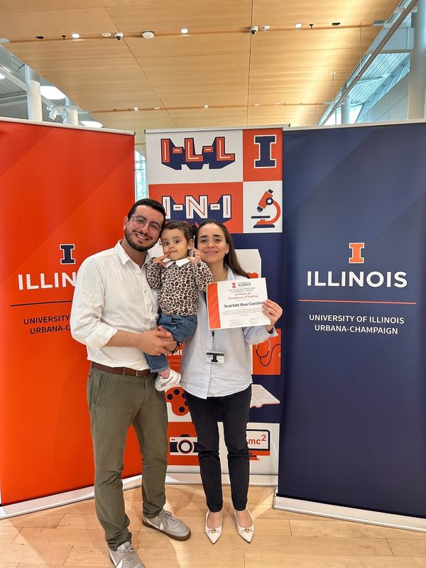 ANID Y COMISIÓN FULBRIGHT ABREN CONVOCATORIA DE BECAS DE DOCTORADO PARA ESTUDIAR EN ESTADOS UNIDOS Estudiantes y profesionales revisando información sobre las becas doctorado Fulbright-ANID para estudiar en universidades de Estados Unidos