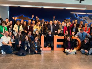 Karen Navarro y Marianella Segovia galardonadas con el Premio LED 2026 por su gestión educativa