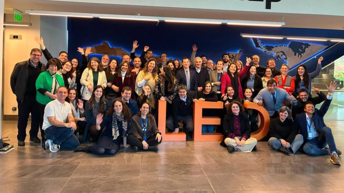 Karen Navarro y Marianella Segovia galardonadas con el Premio LED 2026 por su gestión educativa