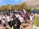 Multitud participando en una corrida recreativa al aire libre bajo el programa Elige Vivir Sano