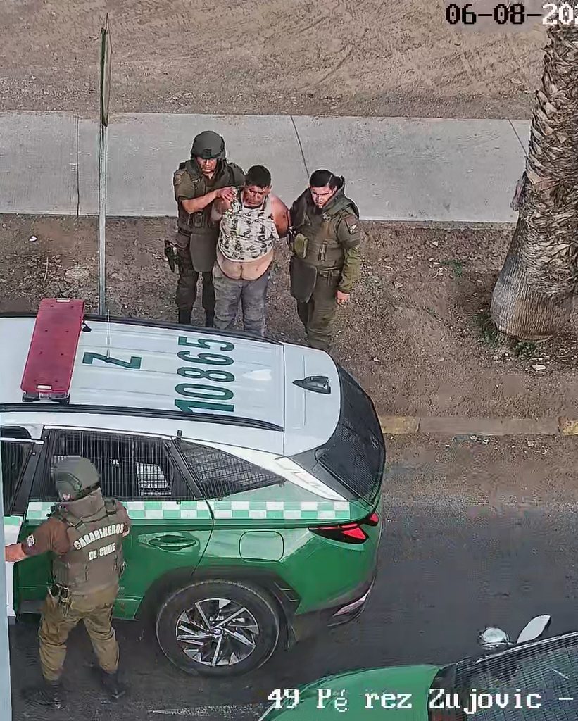 CÁMARAS MUNICIPALES PERMITEN DESARTICULAR PUNTO DE VENTA DE DROGAS EN LA AVENIDA PÉREZ ZUJOVIC Personal policial realizando un operativo en un ruco tras detección por cámaras de seguridad en Antofagasta
