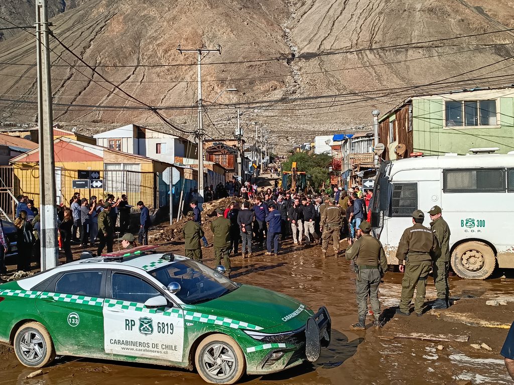 Equipos de emergencia aplicando la ficha FIBE en zonas afectadas por aluviones en Tocopilla
