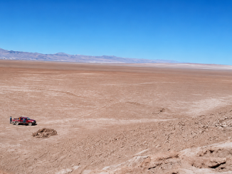 Vista panorámica del Salar de Atacama en Chile donde comunidades indígenas protestan contra proyectos mineros