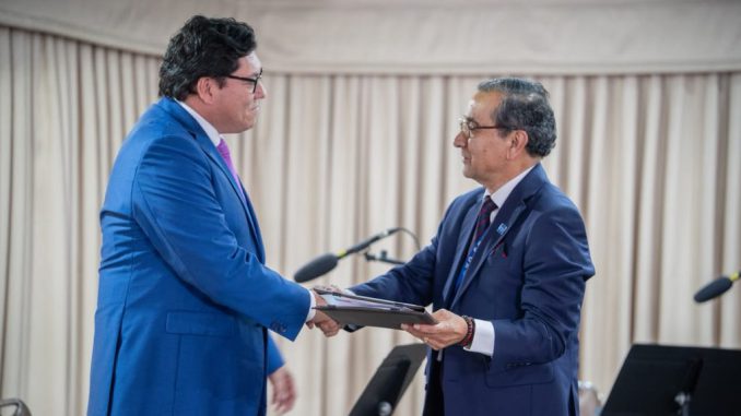 El Dr. Pablo Camus Galleguillos asume su cargo como nuevo rector de la Universidad de Antofagasta en una ceremonia oficial