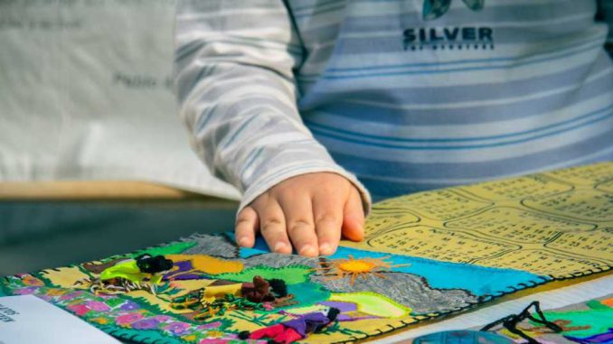 Funcionarios públicos participando en un taller del INDH sobre derechos humanos y protección de la infancia en Antofagasta.