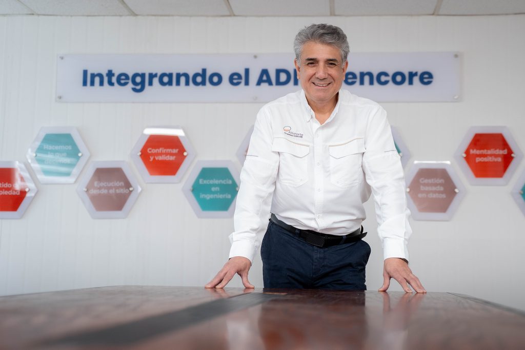 GLENCORE RENUEVA SU LIDERAZGO EN CHILE CON NUEVOS GERENTES EN ALTONORTE Y LOMAS BAYAS Ejecutivos de Glencore liderando operaciones mineras en la Región de Antofagasta