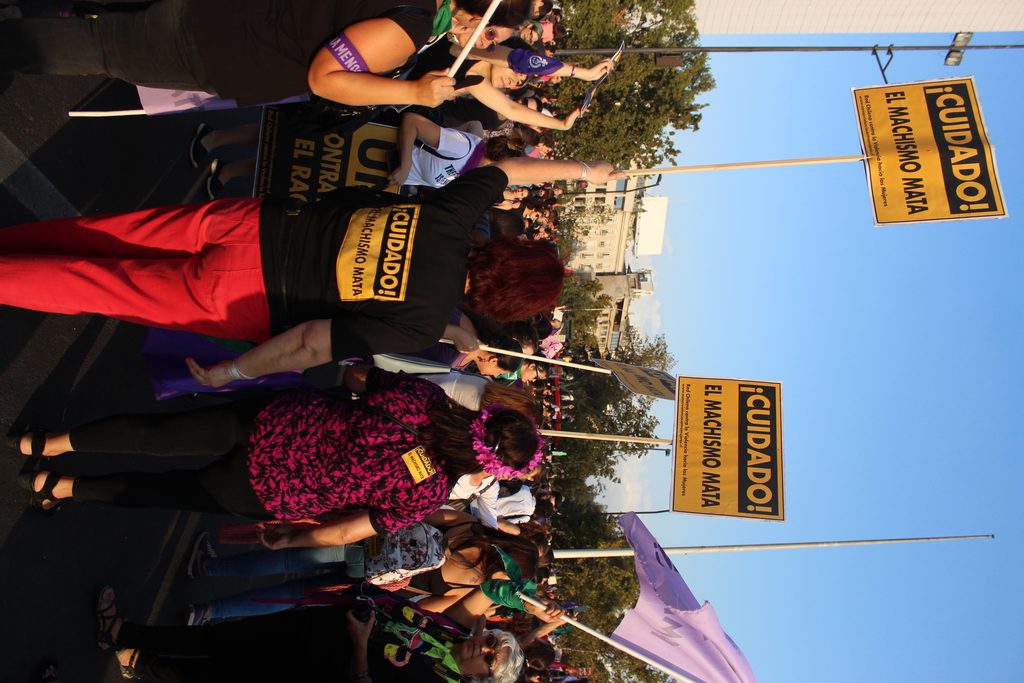 LA CAMPAÑA ¡CUIDADO! EL MACHISMO MATA REGRESA CON ACTIVIDADES EN CHILE A 20 AÑOS DE SU CREACIÓN Afiches de la campaña ¡Cuidado! El machismo mata de la Red Chilena contra la Violencia hacia las Mujeres