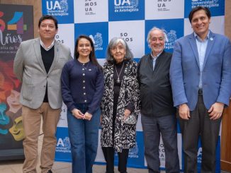 Ceremonia de aniversario de la Compañía de Teatro de la Universidad de Antofagasta en el Teatro Pedro de la Barra