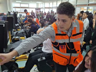 Estudiantes recorriendo las instalaciones y laboratorios de la Expo CEDUC UCN 2026 en Antofagasta