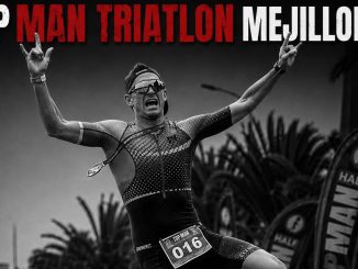 La triatleta chilena Macarena Salazar compitiendo en una prueba de triatlón profesional