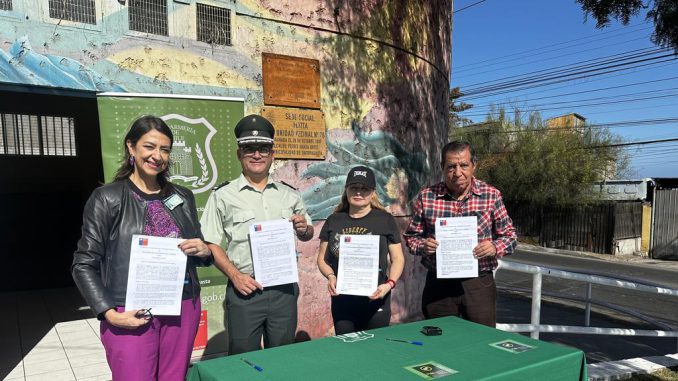 Vecinos y autoridades celebran la firma de convenio entre la Población Matta y Gendarmería en Antofagasta
