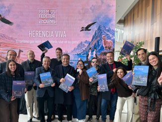 Lanzamiento oficial de los Premios Fedetur 2026 en Sky Costanera con representantes de la industria turística chilena.