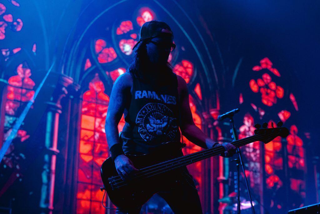 RATA BLANCA REGRESA A ANTOFAGASTA CON ÚLTIMAS ENTRADAS DISPONIBLES PARA SU CONCIERTO La banda argentina Rata Blanca actuando en directo ante una multitud