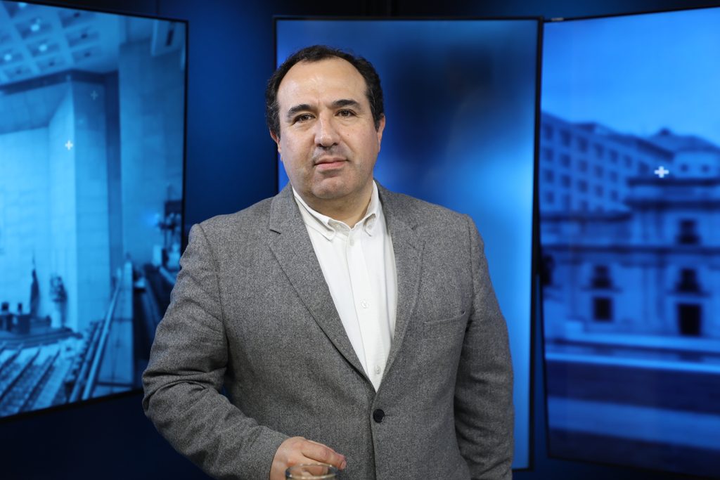 RICARDO YÁÑEZ DEFIENDE EL USO DE CAPACIDADES DE LAS FUERZAS ARMADAS ANTE EL CRIMEN ORGANIZADO El exgeneral director de Carabineros Ricardo Yáñez durante una entrevista sobre el rol de las FF.AA. en seguridad