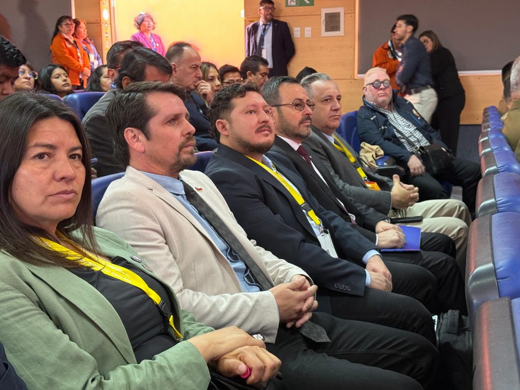 Autoridades discutiendo estrategias de seguridad en el pre foro del Corredor Bioceánico en San Pedro de Atacama
