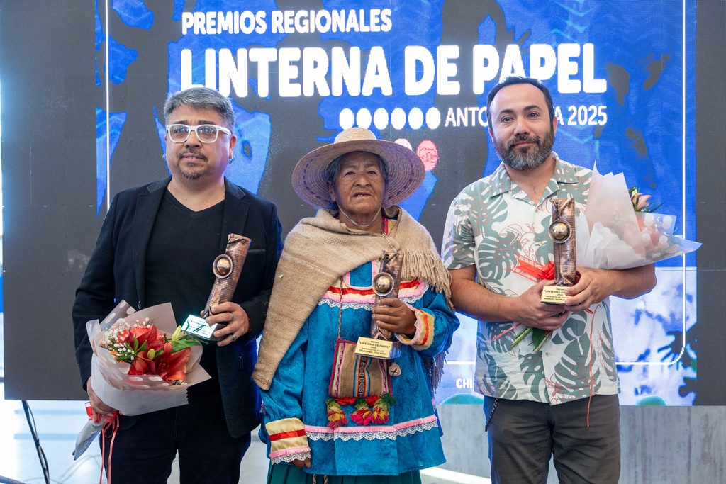 SEREMI DE LAS CULTURAS ABRE CONVOCATORIA 2026 PARA LOS PREMIOS REGIONALES LINTERNA DE PAPEL Ceremonia de premiación cultural en la región de Antofagasta para artistas y gestores locales