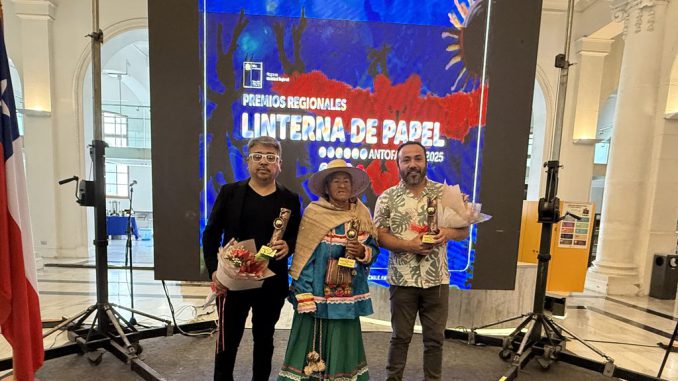 Ceremonia de premiación cultural en la región de Antofagasta para artistas y gestores locales