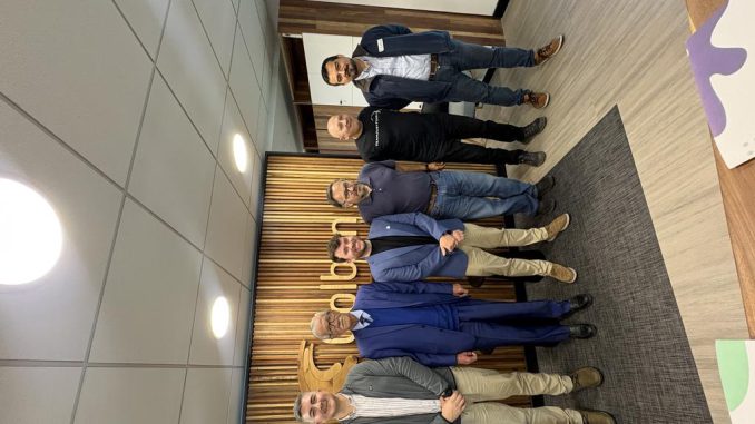 Autoridades locales y representantes de Colbún en la entrega de proyectos técnicos para Taltal.