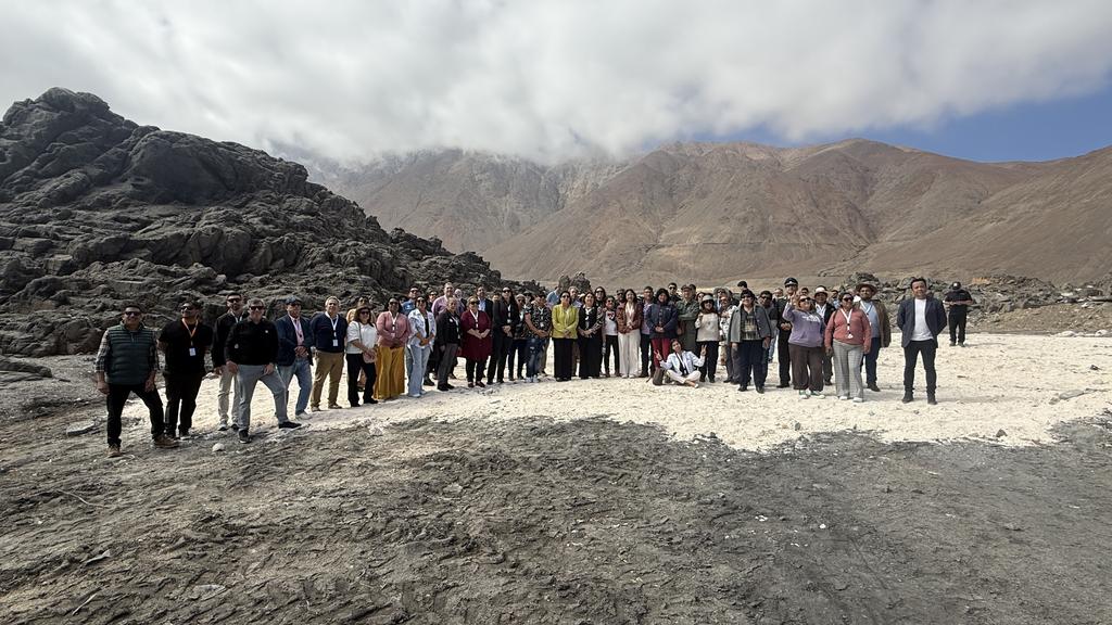 TOCOPILLA EXHIBE SU POTENCIAL DE INVERSIÓN Y DESARROLLO EN EL CIERRE DEL PRE FORO DEL CORREDOR BIOCEÁNICO Delegaciones internacionales visitan proyectos estratégicos en el puerto de Tocopilla durante el Pre Foro del Corredor Bioceánico.