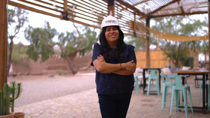 Tres mujeres profesionales destacadas trabajando en distintos ámbitos de la industria minera chilena.