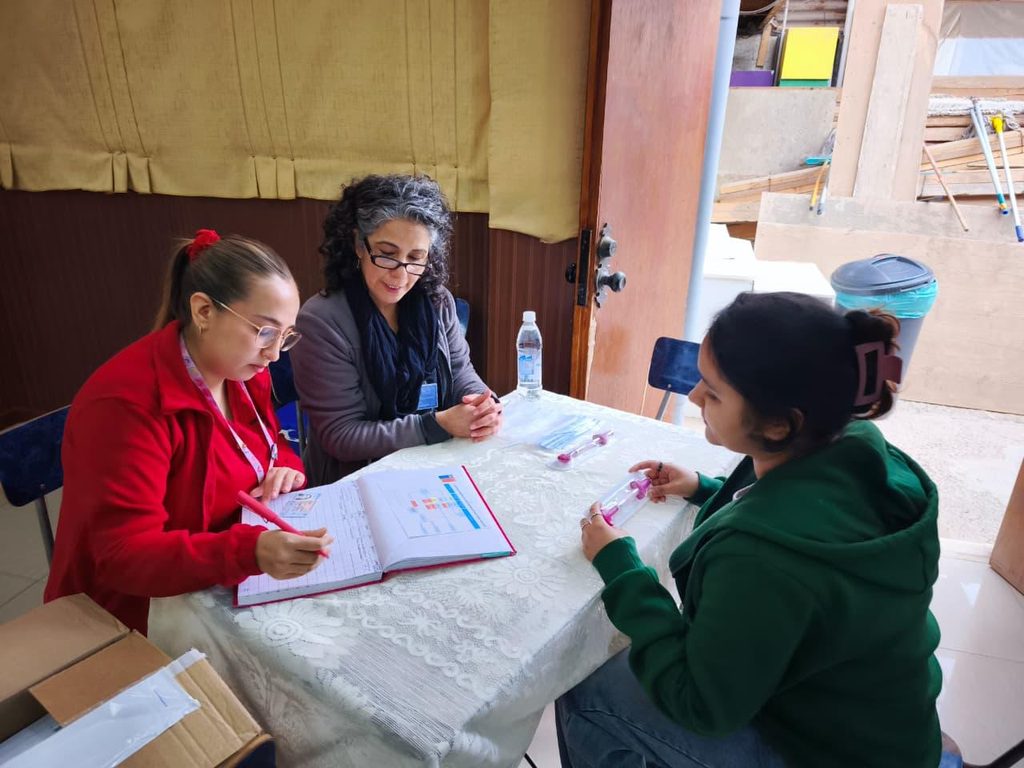Equipo de investigadores de la Universidad de Antofagasta trabajando en el proyecto de detección de VPH.
