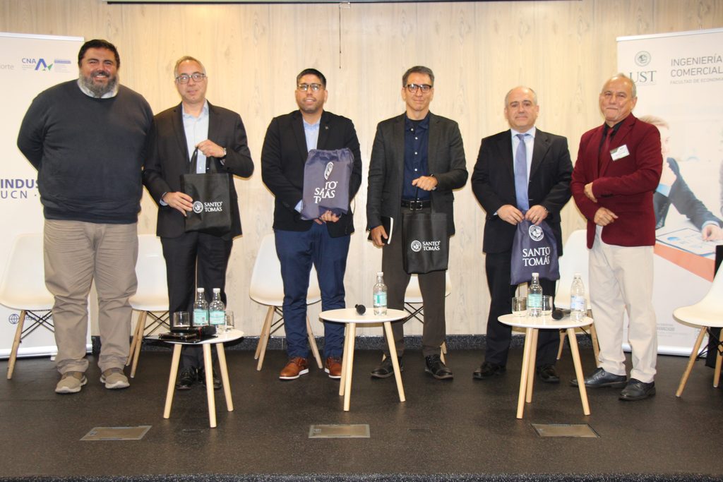 UST Y UCN REALIZAN SEMINARIO SOBRE DESAFÍOS DE LA CADENA DE SUMINISTRO EN LA MINERÍA DEL COBRE Estudiantes y académicos en seminario de minería organizado por la UST y la UCN en Antofagasta