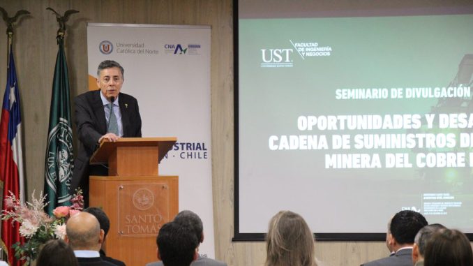 Estudiantes y académicos en seminario de minería organizado por la UST y la UCN en Antofagasta