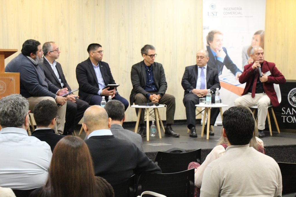 UST Y UCN REALIZAN SEMINARIO SOBRE DESAFÍOS DE LA CADENA DE SUMINISTRO EN LA MINERÍA DEL COBRE Estudiantes y académicos en seminario de minería organizado por la UST y la UCN en Antofagasta