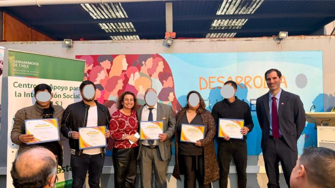 Ceremonia de entrega de certificados de soldadura a personas en proceso de reinserción social de Gendarmería