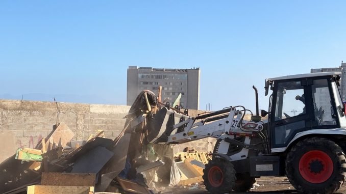 Operativo municipal de erradicación de rucos y limpieza de microbasurales en Antofagasta