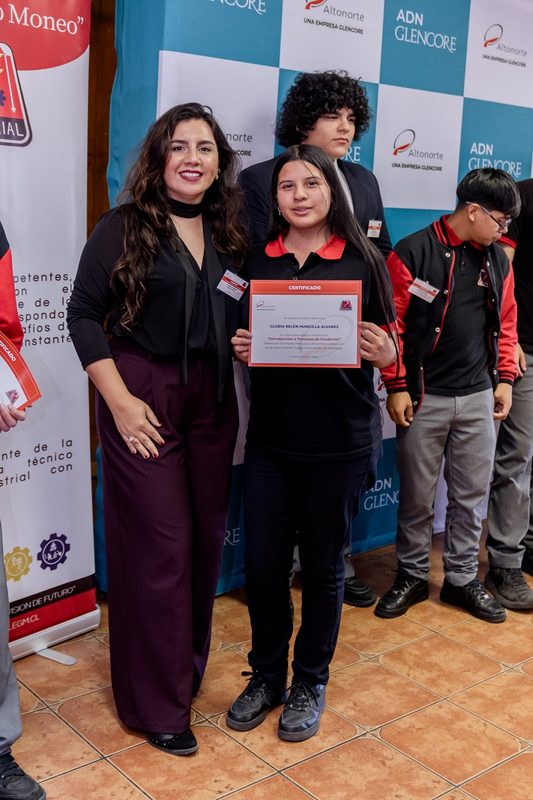 Estudiantes del Liceo Industrial participando en el Seminario de Procesos de Fundición organizado por Altonorte