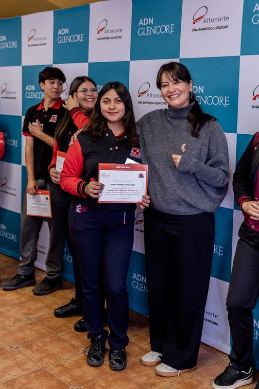 Estudiantes del Liceo Industrial participando en el Seminario de Procesos de Fundición organizado por Altonorte