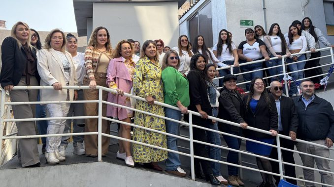 Mujeres participando en el programa de formación en soldadura Pilares de la CChC Antofagasta