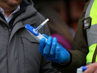 Carabineros realizando peritajes en la escena de un grave atropello en Antofagasta
