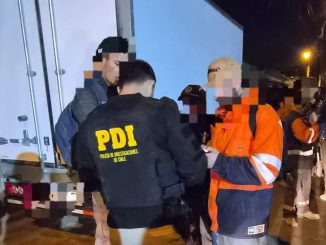 Funcionarios de la PDI y la Inspección del Trabajo realizando fiscalización migratoria en una empresa de Antofagasta