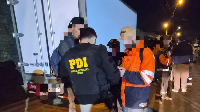 Funcionarios de la PDI y la Inspección del Trabajo realizando fiscalización migratoria en una empresa de Antofagasta