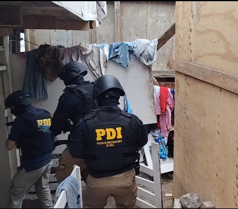 DISPUTA DE DROGAS ENTRE LOS CALEÑOS Y LOS SHOTTAS DESATA BALACERA MORTAL EN ANTOFAGASTA Operativo policial de la PDI y Fiscalía en Antofagasta tras balacera por disputa de drogas