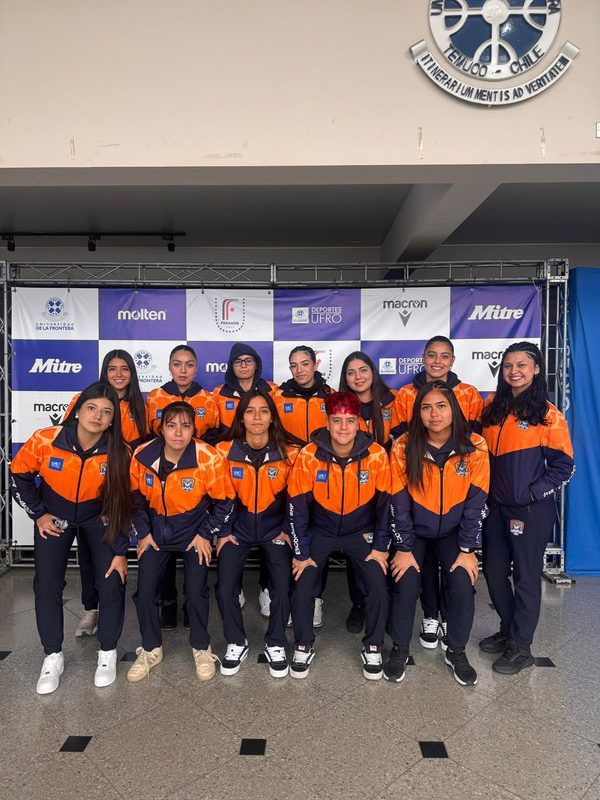 EL EQUIPO DE FUTSAL FEMENINO DE LA UNIVERSIDAD DE ANTOFAGASTA ALCANZA EL TOP 8 NACIONAL Jugadoras del equipo de futsal femenino de la Universidad de Antofagasta en el Campeonato Nacional Universitario.