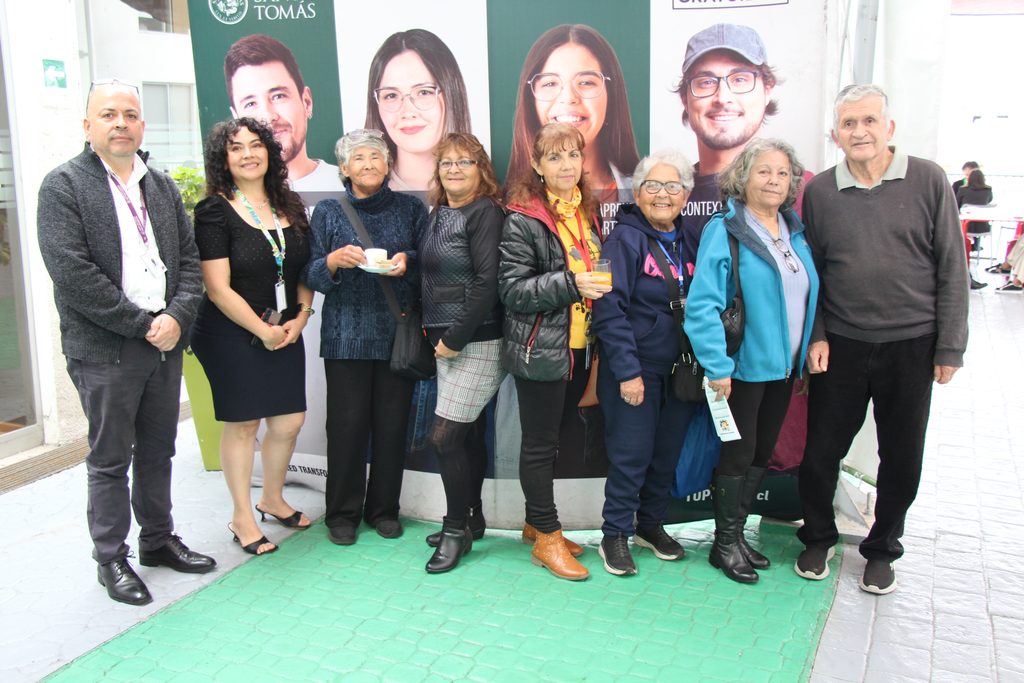 Participantes en el Encuentro de Salud Mental y Territorios discutiendo sobre el envejecimiento activo en Antofagasta