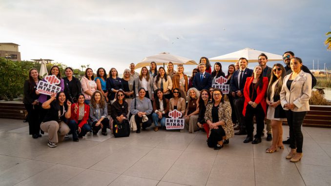 Mujeres líderes y emprendedoras del sector minero y energético en el lanzamiento del vodcast Entre Minas Antofagasta
