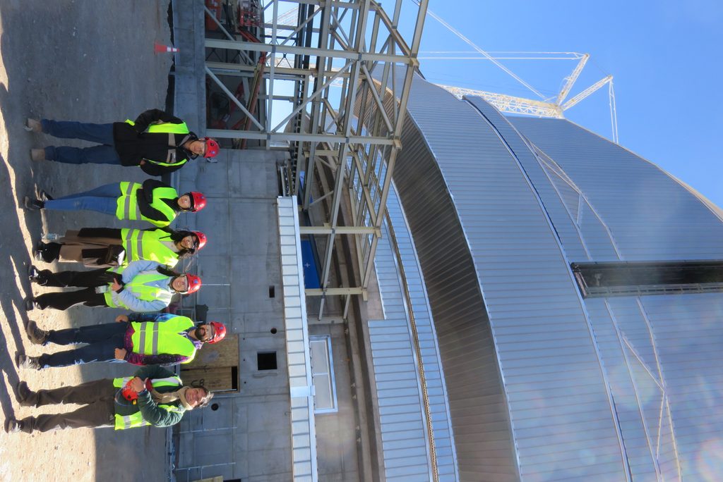 ESTUDIANTES DEL MAGÍSTER EN ASTRONOMÍA DE LA UNIVERSIDAD DE ANTOFAGASTA VISITAN EL OBSERVATORIO EUROPEO AUSTRAL Estudiantes de astronomía de la Universidad de Antofagasta realizando una visita técnica en el Observatorio Paranal.