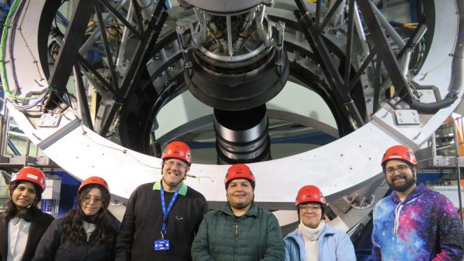 Estudiantes de astronomía de la Universidad de Antofagasta realizando una visita técnica en el Observatorio Paranal.