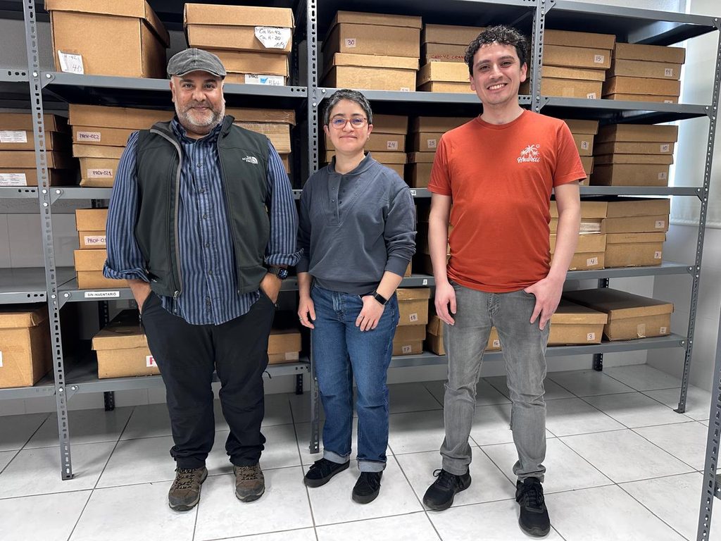 ESTUDIO DE ADN ANTIGUO BUSCA DEVELAR EL ORIGEN DE LAS POBLACIONES DE LA COSTA DEL NORTE DE CHILE Investigadores analizando muestras de ADN antiguo de poblaciones de la costa del norte de Chile