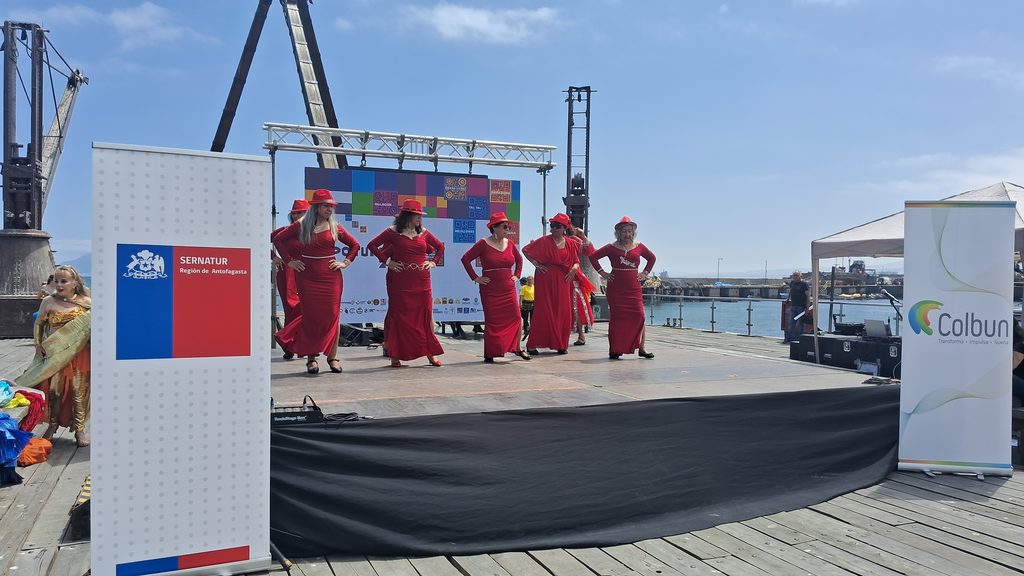Stand y asistentes en EXPOTURISMO 2026 destacando la diversidad y gastronomia de la Region de Antofagasta