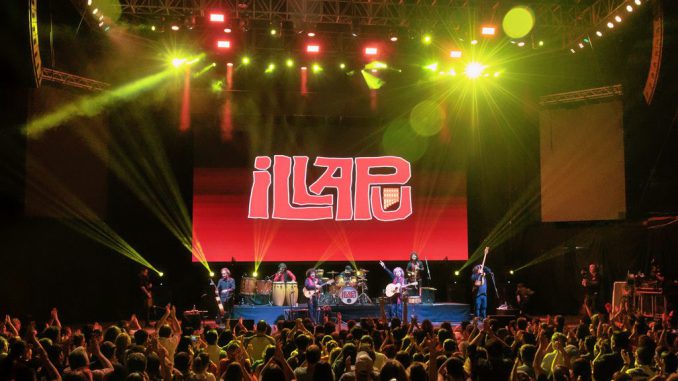 La legendaria banda chilena Illapu presentando su gira de aniversario Historia Viva en un concierto en vivo