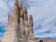 Escultura la Mano del Desierto en Antofagasta tras los rayados vandálicos investigados por la PDI